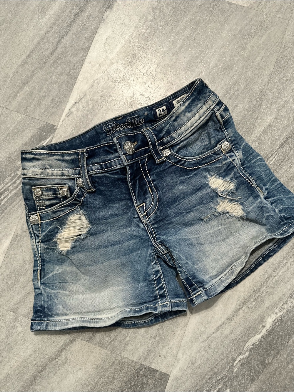 Miss Me distressed detailing and rhinestone size 24